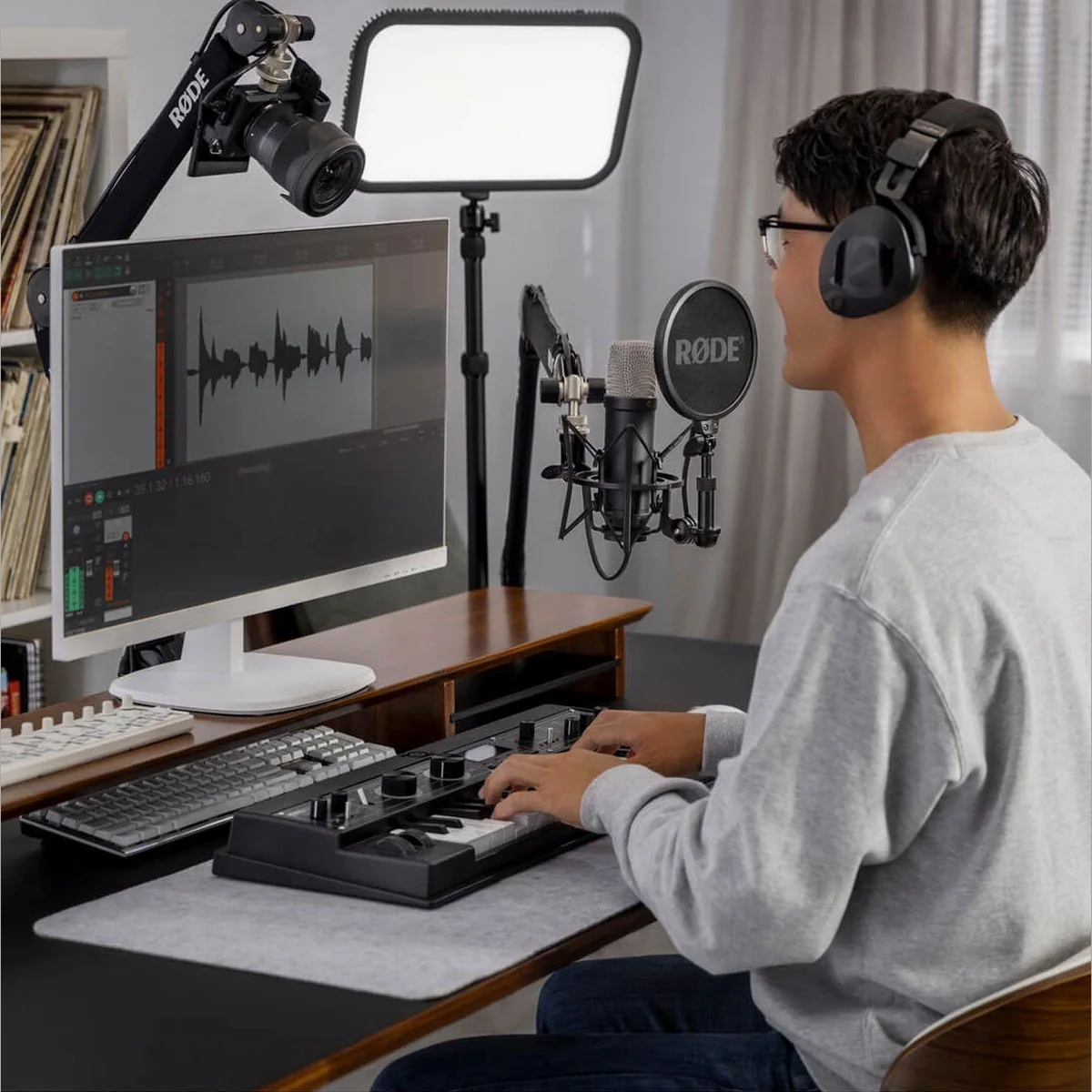 RØDE NT1 Signature Black Mikrofon, Großmembran, extrem niedriges Eigenrauschen, inklusive Gelenkarm-Stativ 5