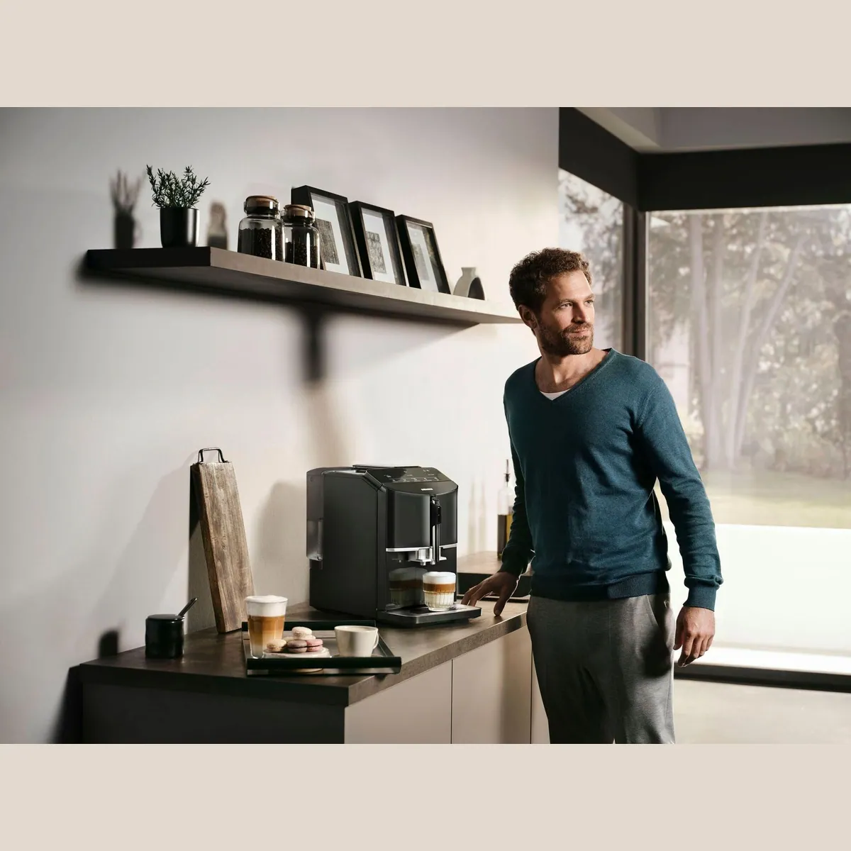 SIEMENS EQ300 TF301E19 Kaffeevollautomat, OneTouch-Funktion, Keramikmahlwerk, Milchaufschäumer 4
