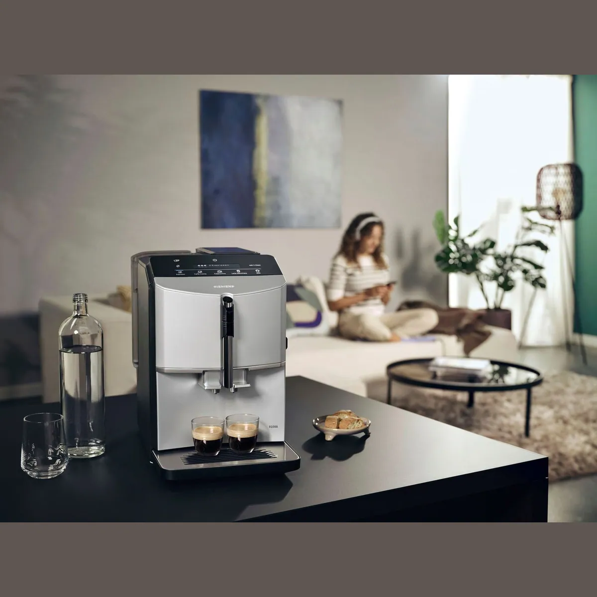 SIEMENS EQ.300 TF303E01 Kaffeevollautomat, OneTouch-Funktion, benutzerfreundliches Display, Keramikmahlwerk 5