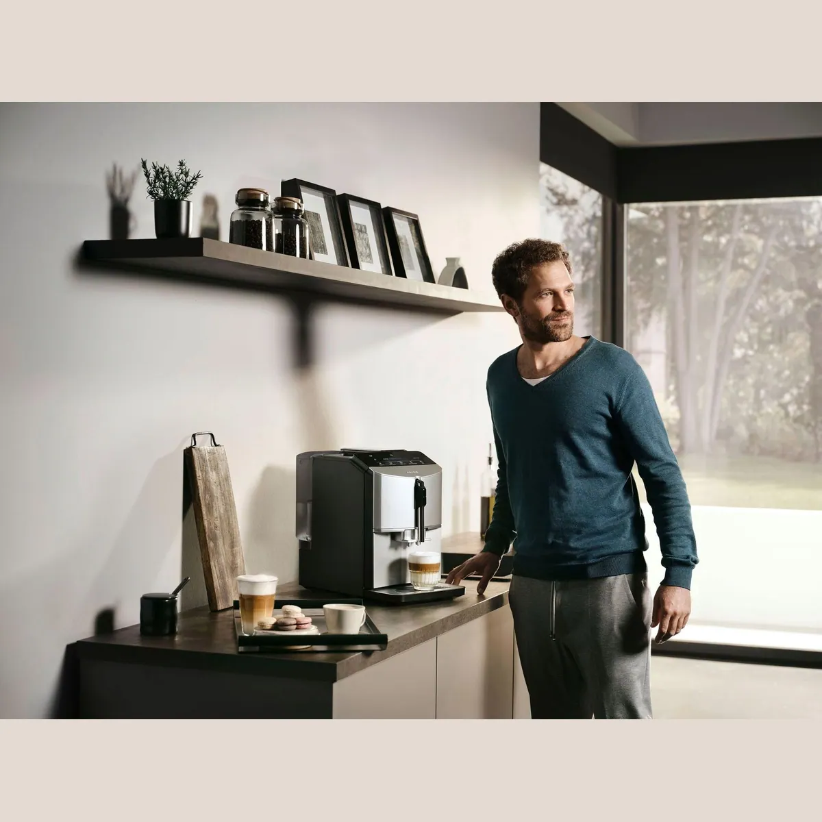 SIEMENS EQ.300 TF303E07 Kaffeevollautomat, OneTouch-Funktion, Keramikmahlwerk, benutzerfreundliches Display 5