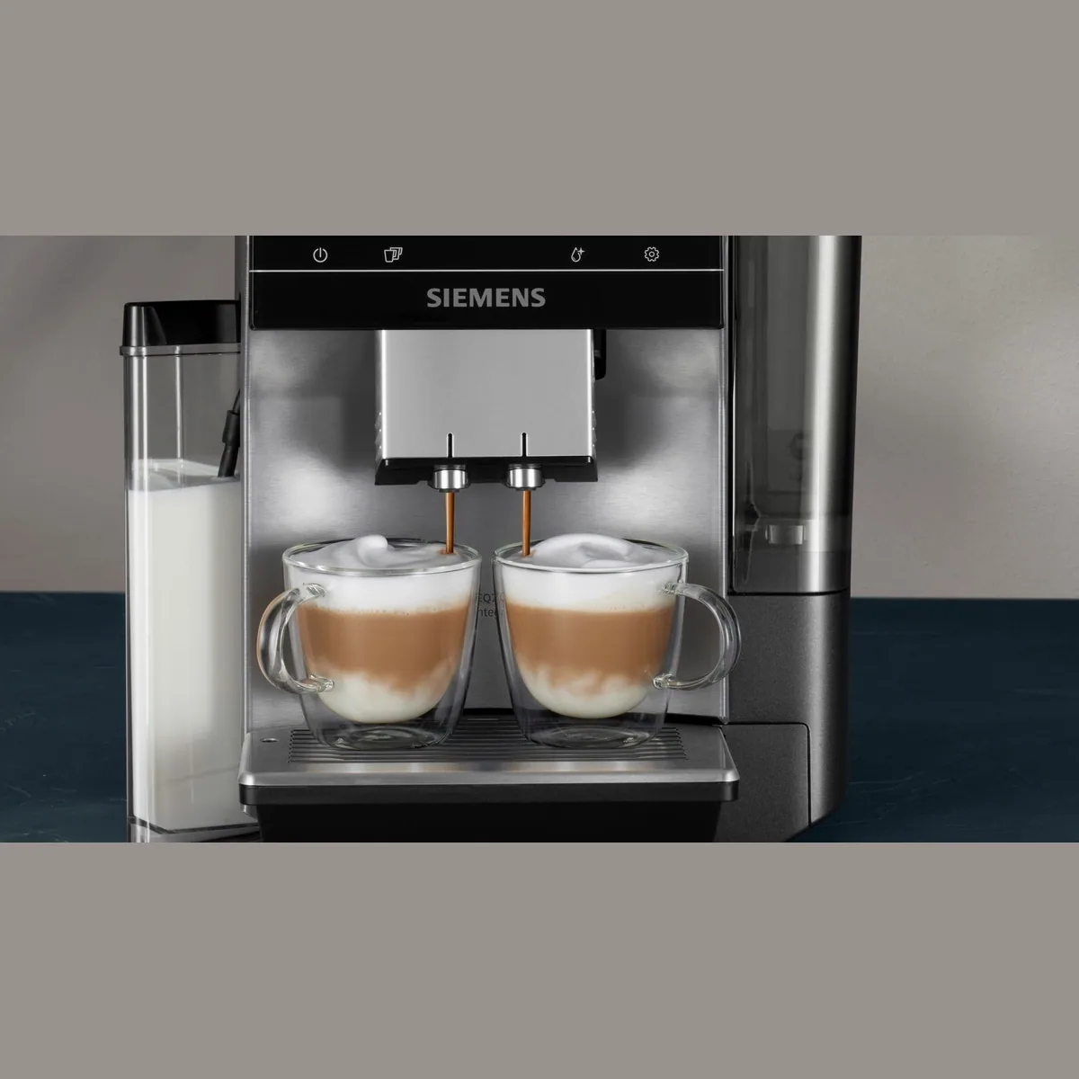 SIEMENS EQ700 integral TQ717D03, Cold Brew, intuitives 5" TFT-Display 2