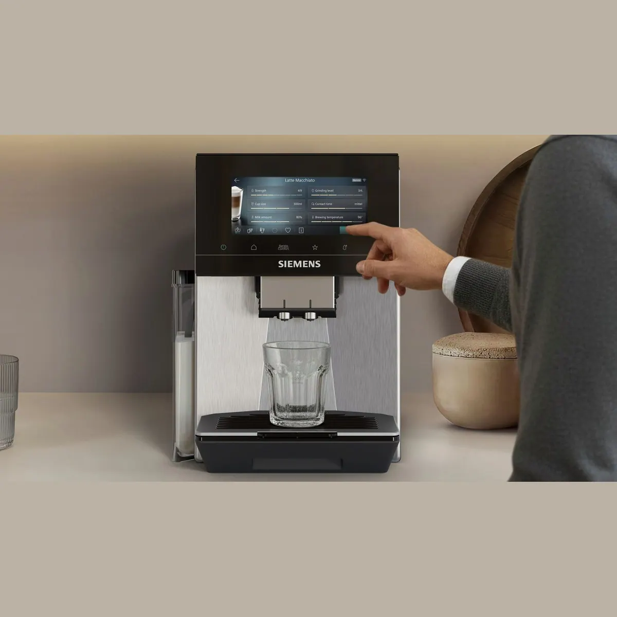 SIEMENS EQ900 TQ927E03 Kaffeevollautomat, 2 Bohnenbehälter, 41 Getränke, 6,8'' TFT-Display 4