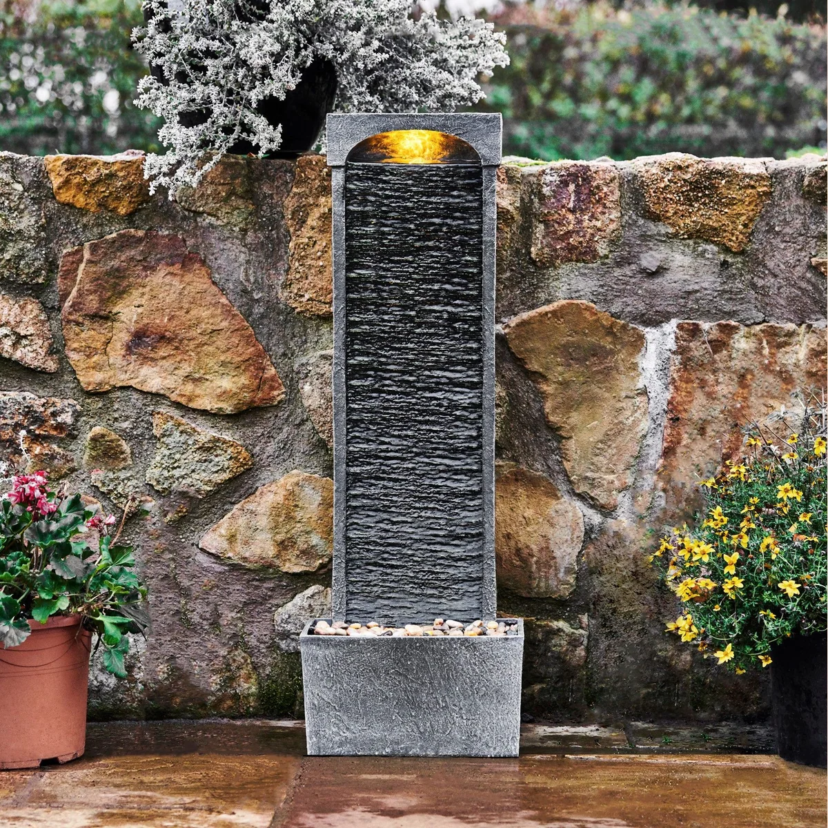 Teamson Home Gartenbrunnen, modernes Design mit LED-Beleuchtung — 98 cm hoch, aus Polyresin, für Innen und Außen 4