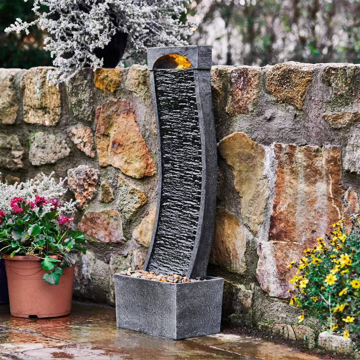 Teamson Home Gartenbrunnen, modernes Design mit LED-Beleuchtung — 98 cm hoch, aus Polyresin, für Innen und Außen 5