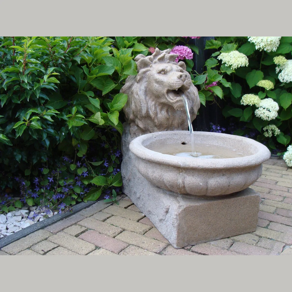 Ubbink Gartenbrunnen Basel, stilvolles Design und hochwertige Verarbeitung